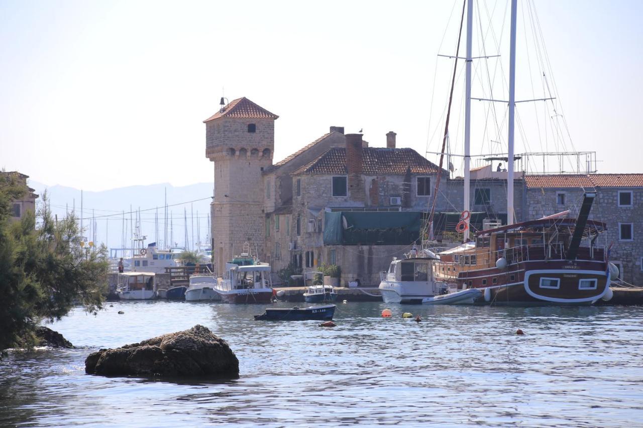 Apartments With A Parking Space Kastel Gomilica, Kastela - 19248 Kültér fotó